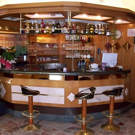 Hotel Angelini Torbole Sul Garda Dış mekan fotoğraf