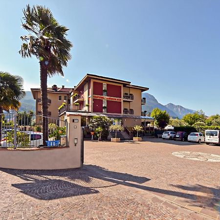 Hotel Angelini Torbole Sul Garda Dış mekan fotoğraf
