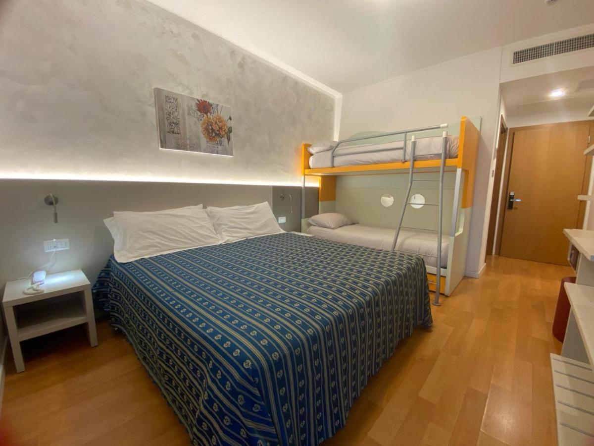 Hotel Angelini Torbole Sul Garda Dış mekan fotoğraf
