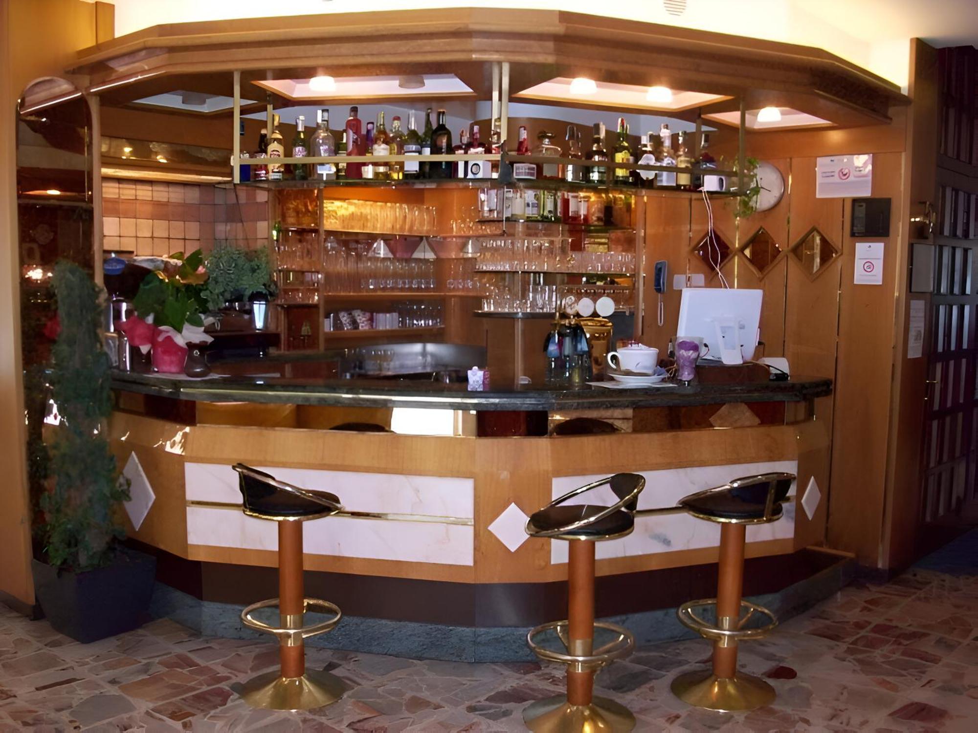 Hotel Angelini Torbole Sul Garda Dış mekan fotoğraf
