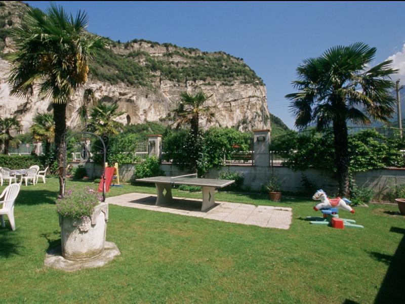 Hotel Angelini Torbole Sul Garda Dış mekan fotoğraf